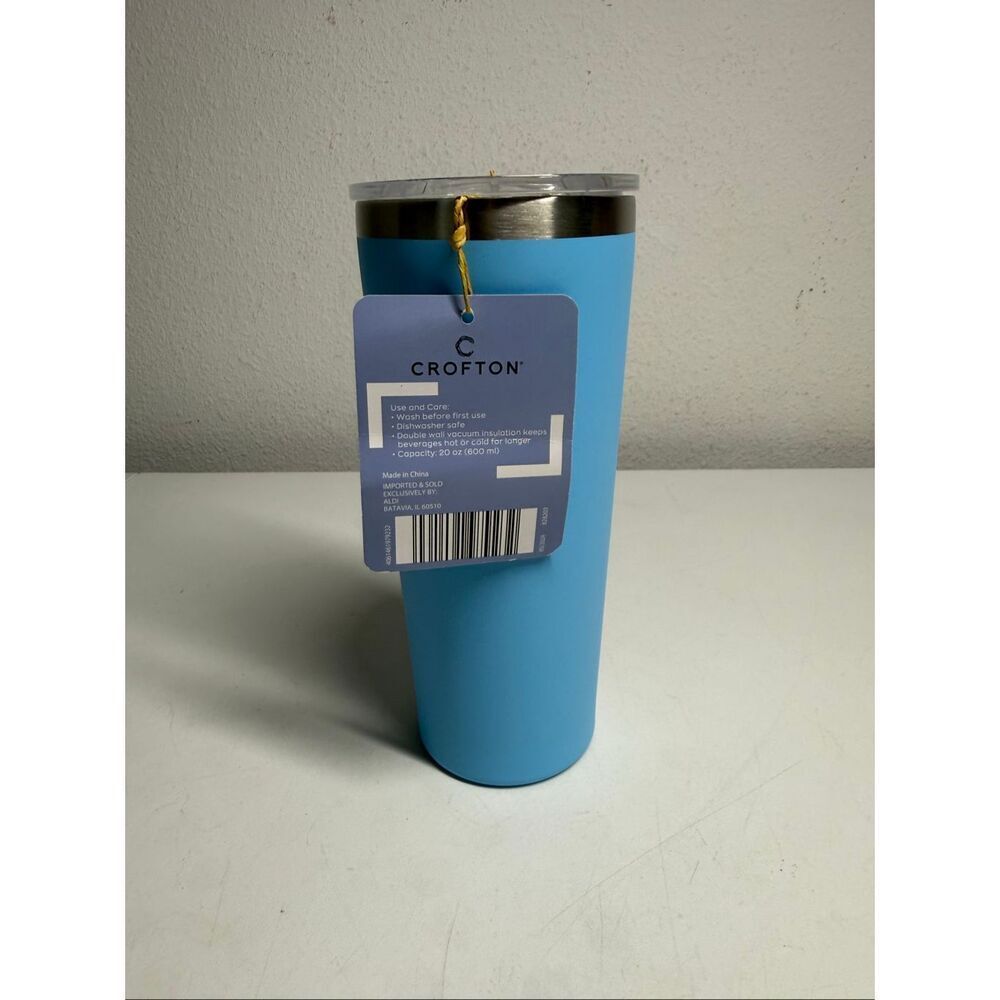 NWT Crofton 20 oz tumbler Sky Blue